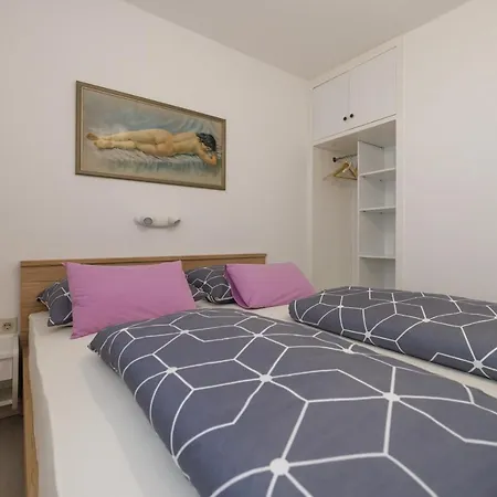 Apartments Lovorik Krk Town Exterior photo