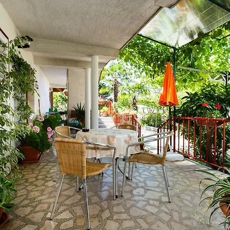 Apartments Lovorik Krk Town Exterior photo