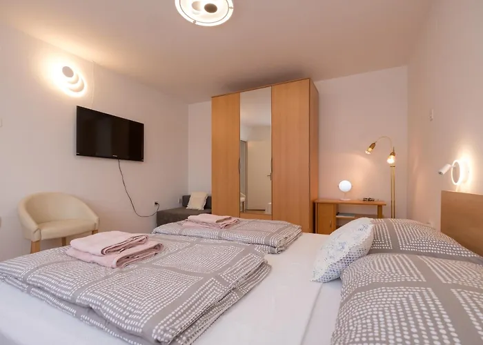 Apartments Lovorik