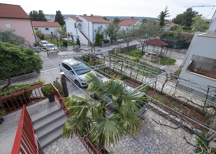 Apartments Lovorik