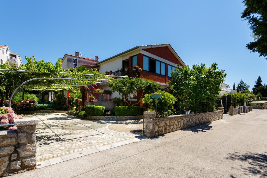 Lovorik Apartment *